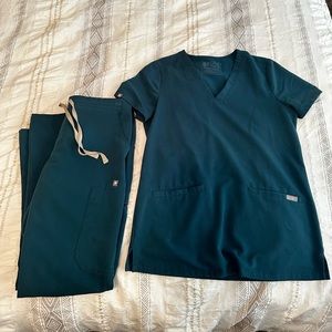 Figs Caribbean blue XS top, small bottoms set